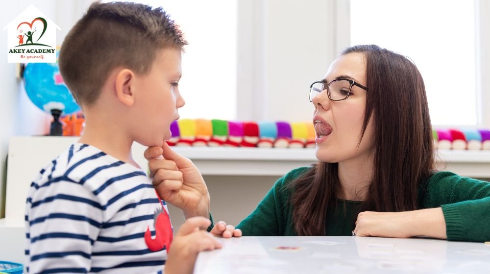 Can thiệp nói ngọng cho trẻ bằng âm ngữ trị liệu