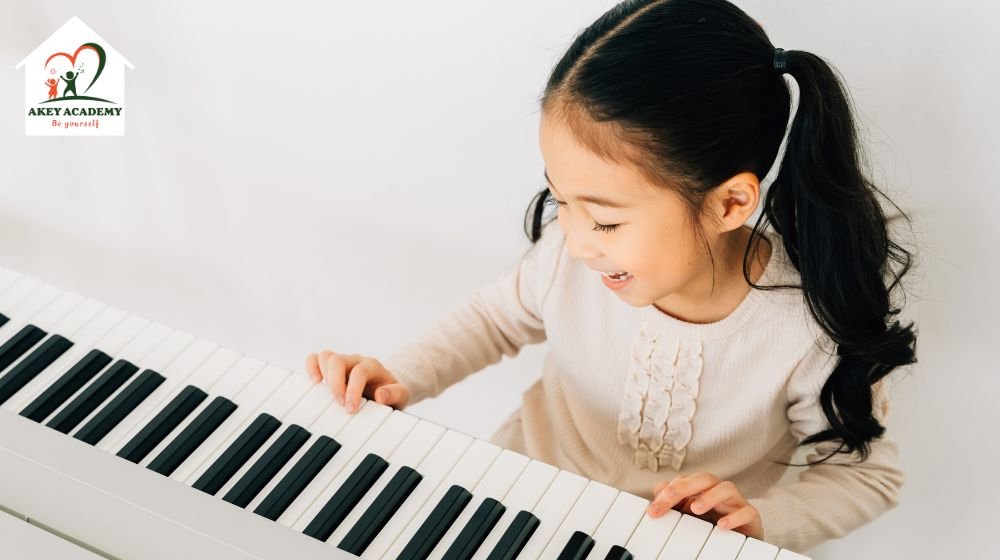 Học piano không chỉ giúp trẻ biết chơi nhạc cụ mà còn hỗ trợ phát triển tập trung, cảm xúc và sự tự tin.
