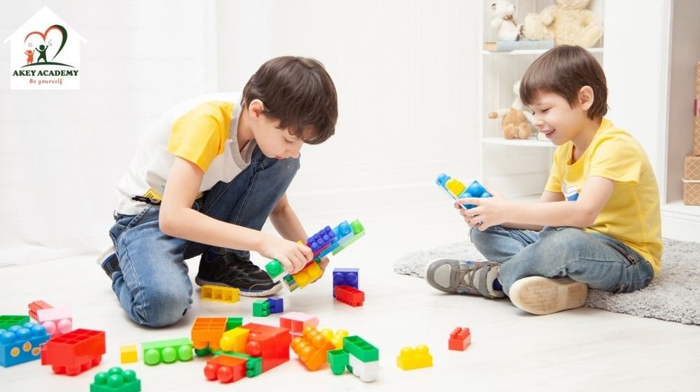 Lego trị liệu là gì? Lợi ích và cách ứng dụng trong hỗ trợ giao tiếp xã hội cho trẻ Lego trị liệu giúp trẻ học giao tiếp thông qua hoạt động chơi có cấu trúc