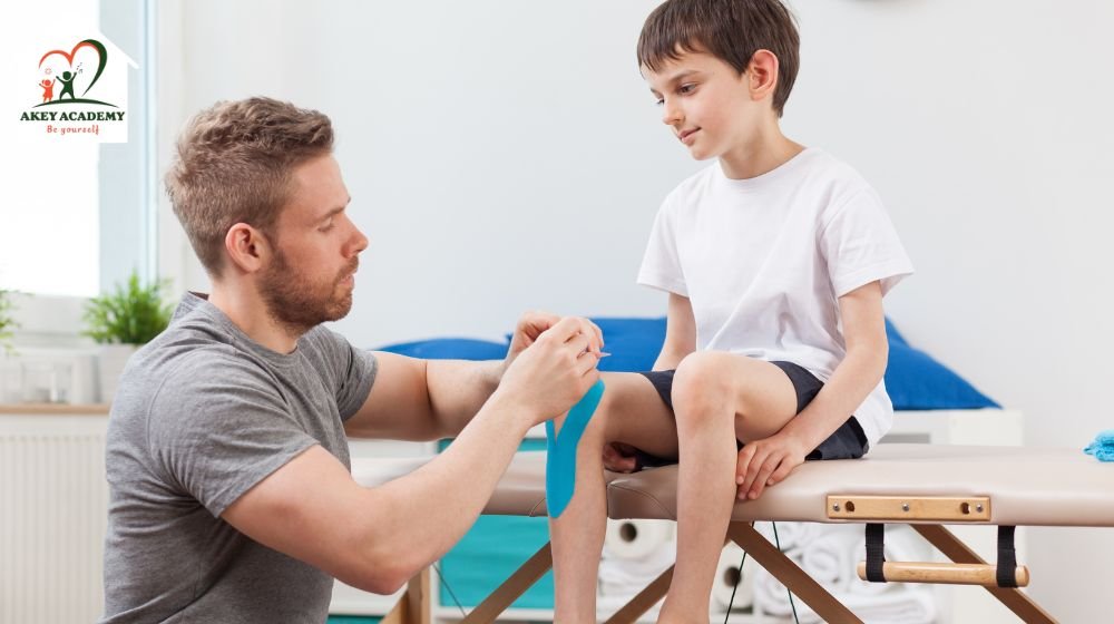 Vật lý trị liệu cho trẻ: Khi nào cần can thiệp và lợi ích đối với phát triển vận động Trước khi bắt đầu vật lý trị liệu cho trẻ, ba mẹ nên cho trẻ được đánh giá để chọn lộ trình phù hợp.