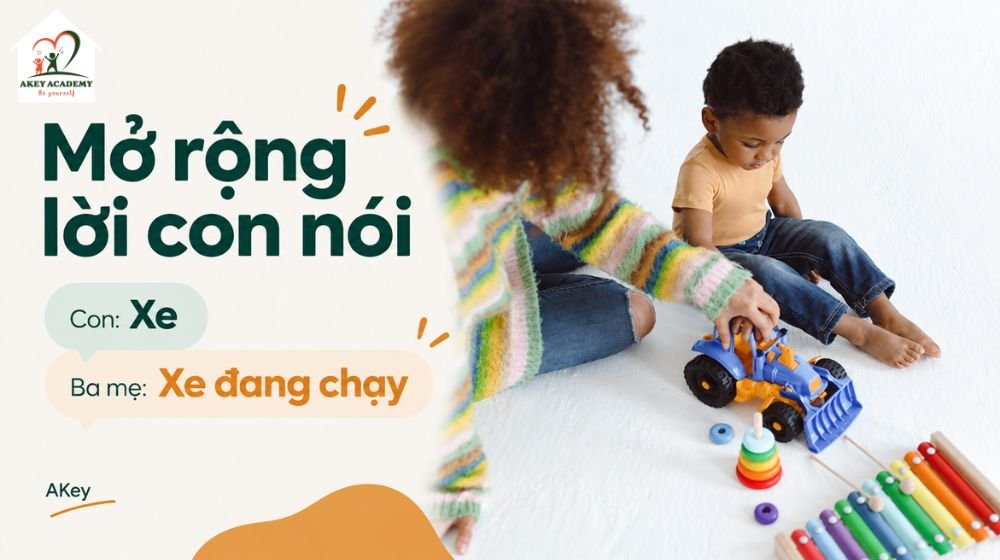 minh họa cách ba mẹ mở rộng lời trẻ từ “xe” thành “xe đang chạy” khi chơi ô tô